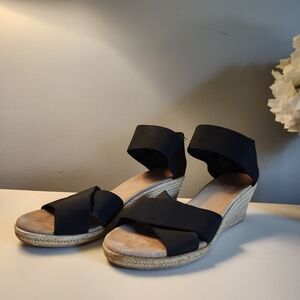 CHARLESTON SHOE CO. Cannon Black Wedge Sandals